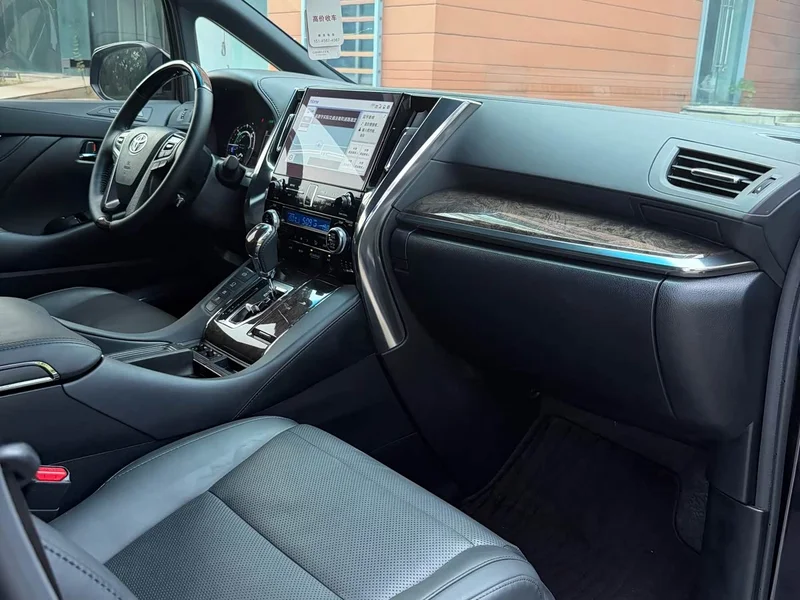 Toyota Vellfire — фото 8