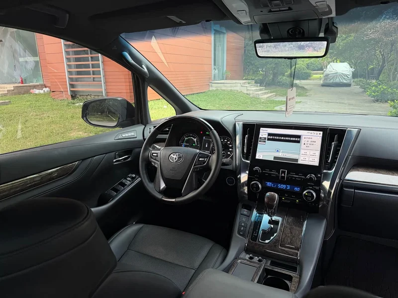 Toyota Vellfire — фото 9