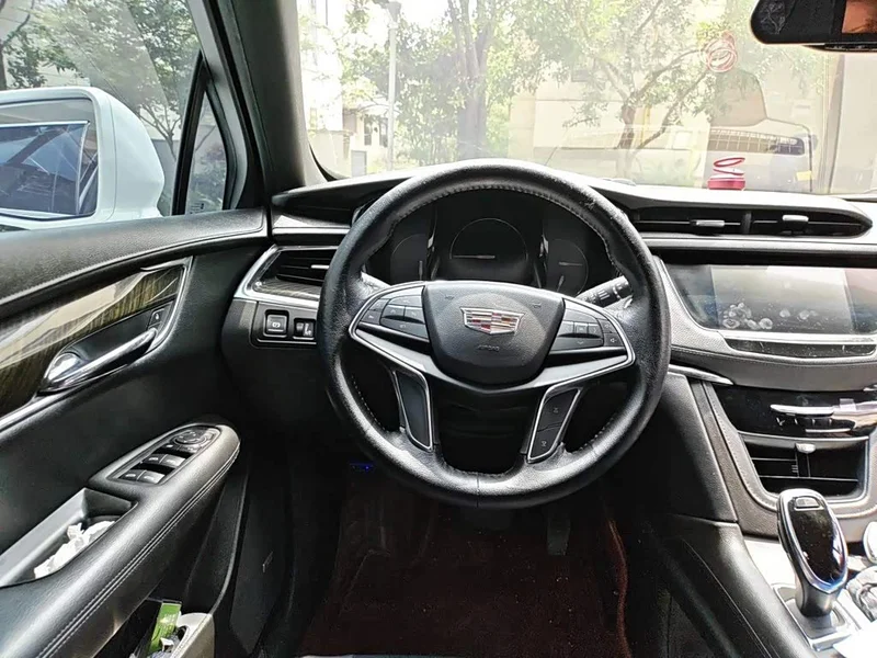 Cadillac XT5 — фото 11