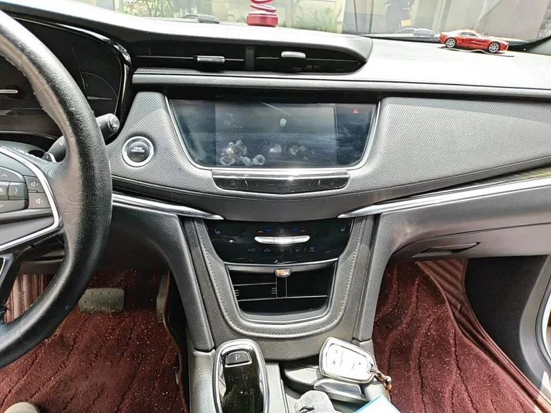 Cadillac XT5 — фото 14