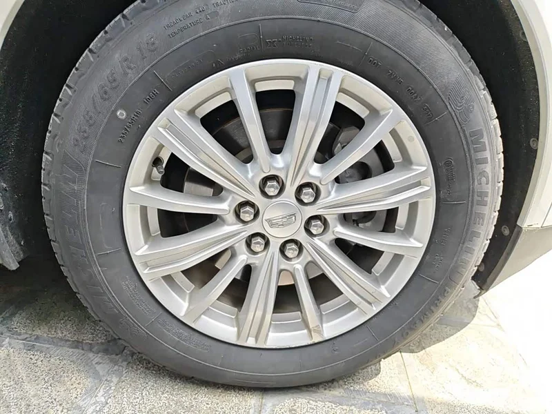 Cadillac XT5 — фото 8