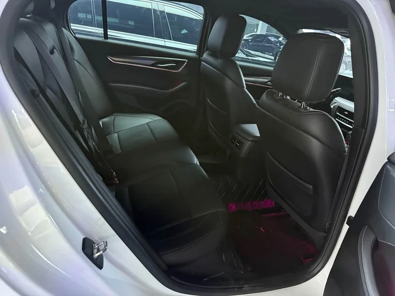 Cadillac CT5 — фото 12