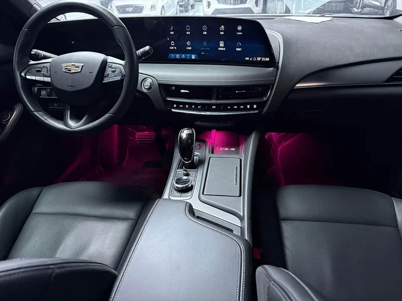 Cadillac CT5 — фото 15
