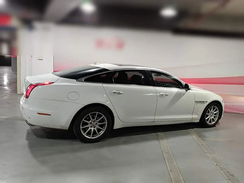 Jaguar XJ — фото 3