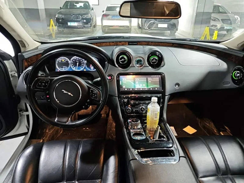 Jaguar XJ — фото 10