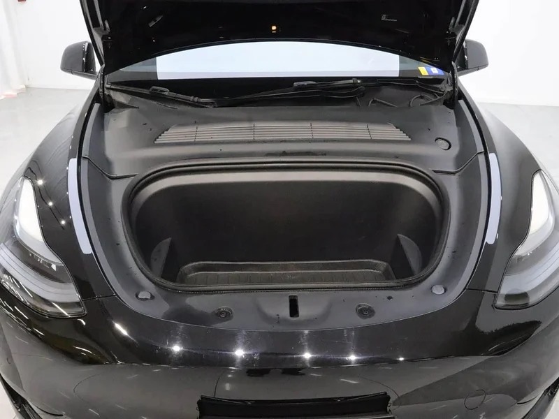Tesla Model Y — фото 19