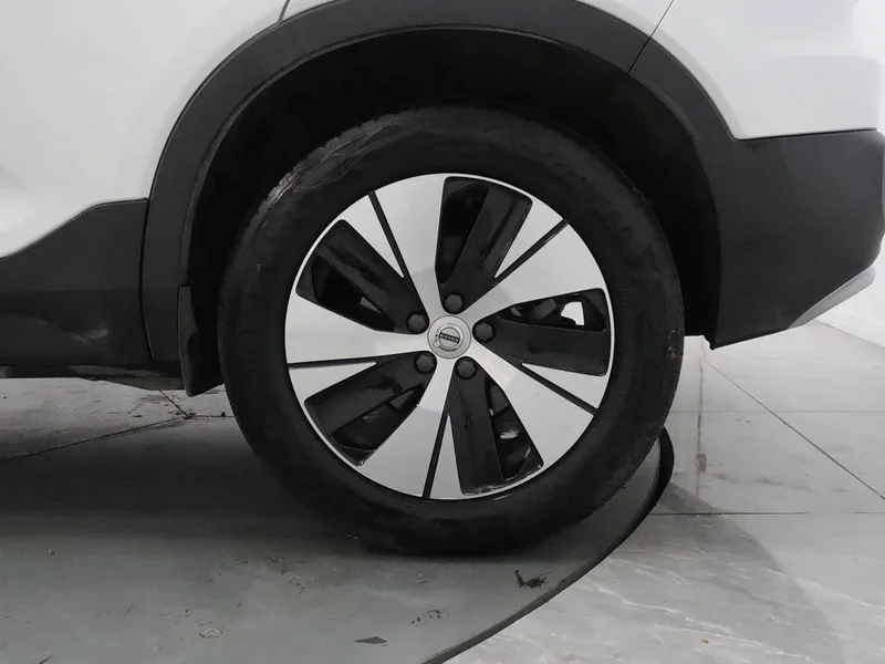 Volvo XC40 — фото 13