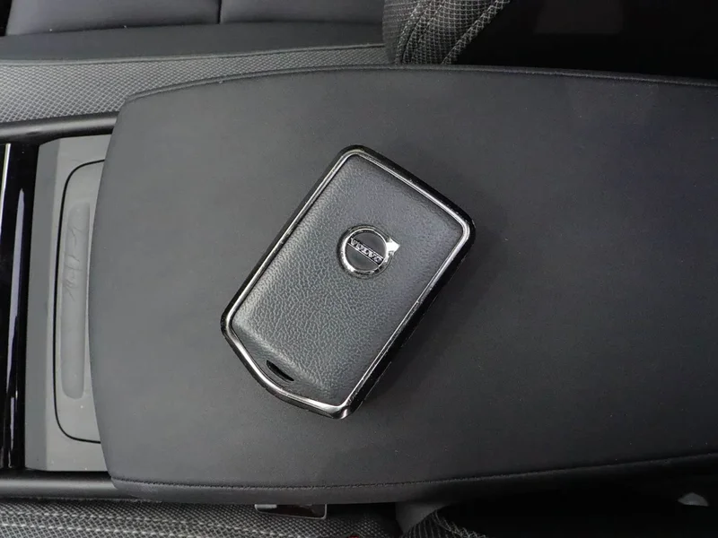 Volvo XC40 — фото 19