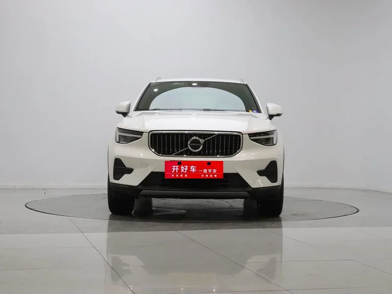 Volvo XC40 — фото 2