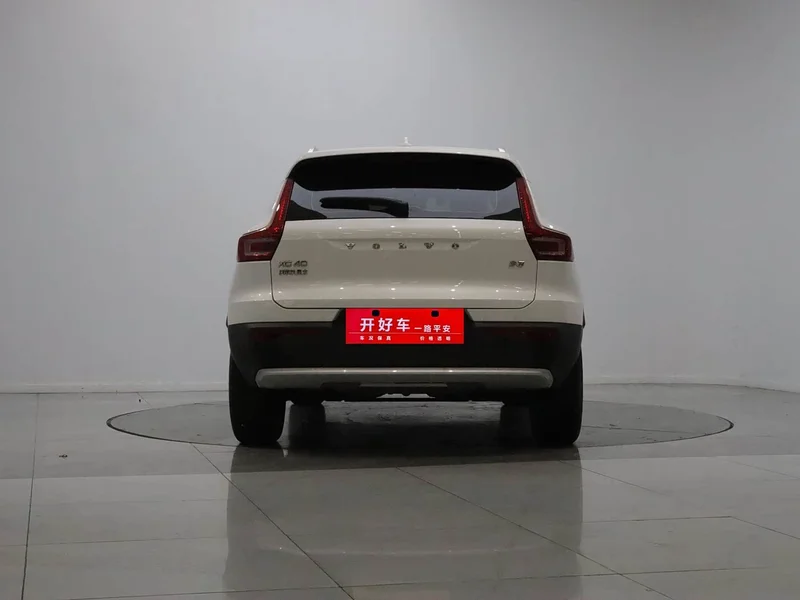 Volvo XC40 — фото 4