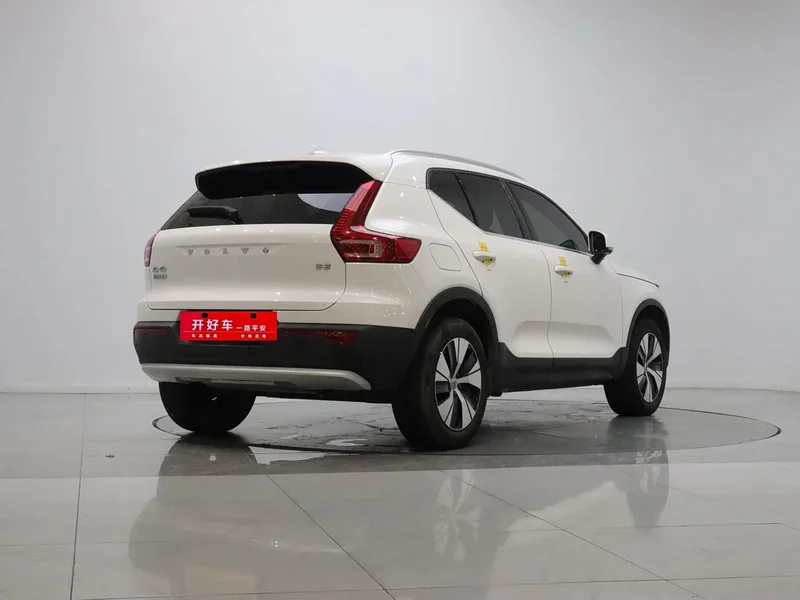 Volvo XC40 — фото 5