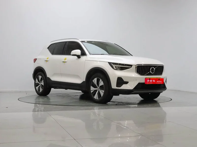 Volvo XC40 — фото 7