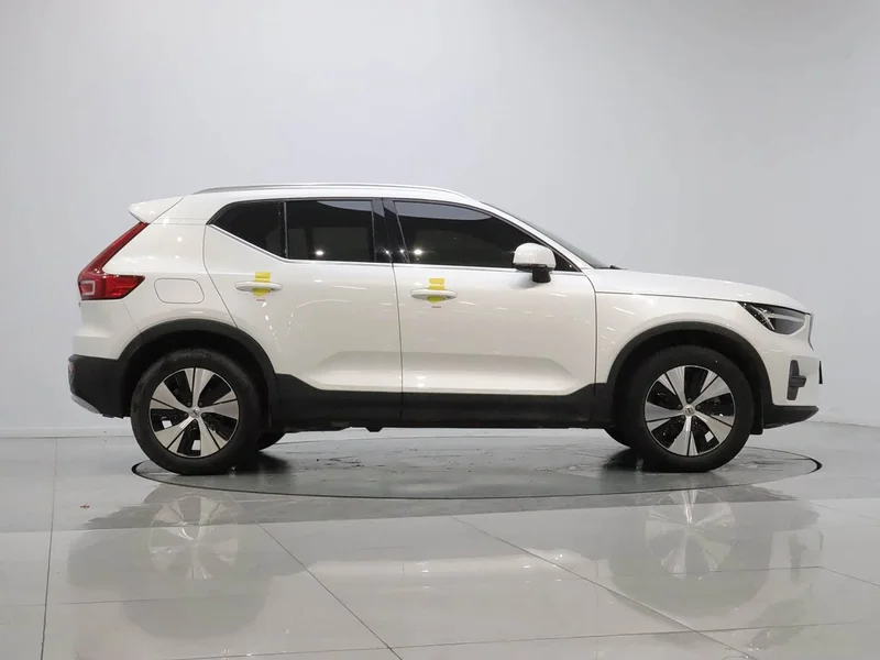 Volvo XC40 — фото 9