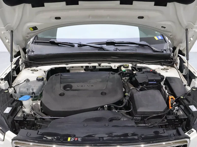 Volvo XC40 — фото 10