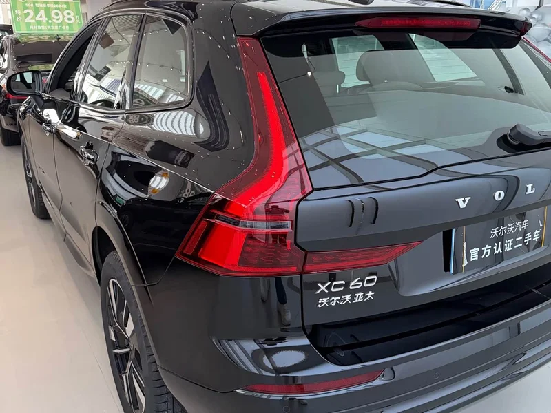 Volvo XC60 — фото 11