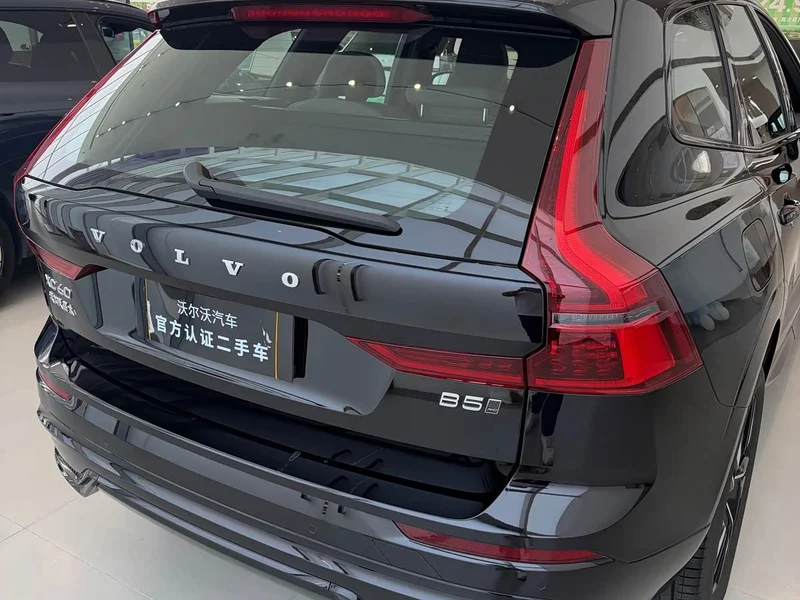 Volvo XC60 — фото 12