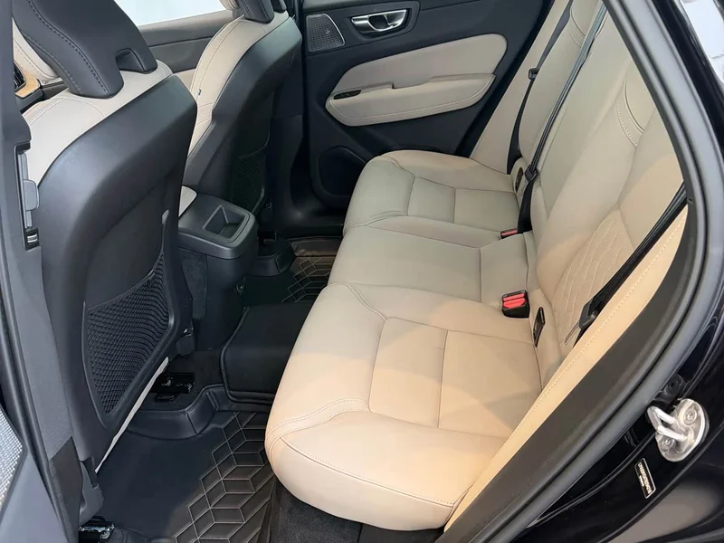 Volvo XC60 — фото 10