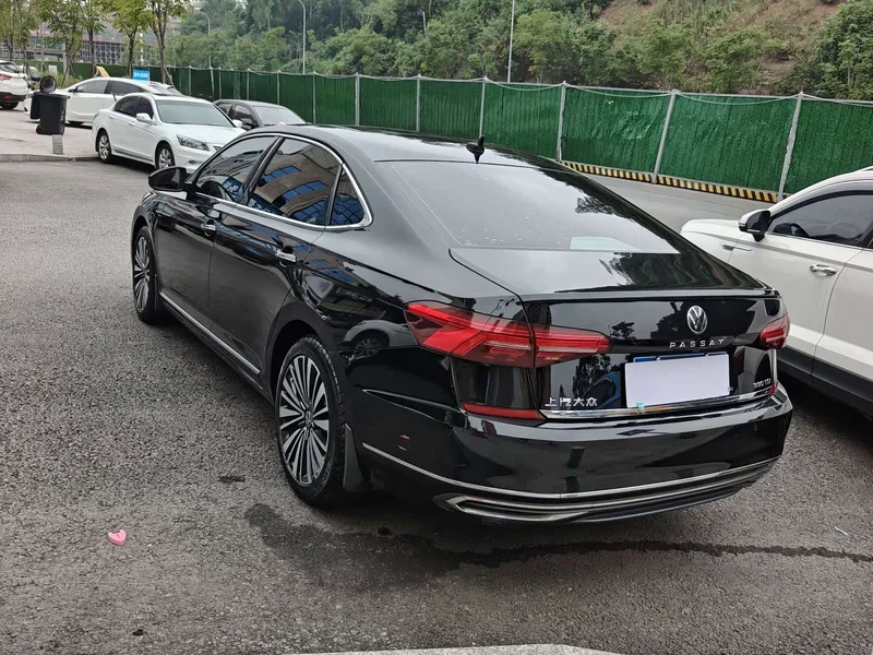 Volkswagen Passat — фото 5