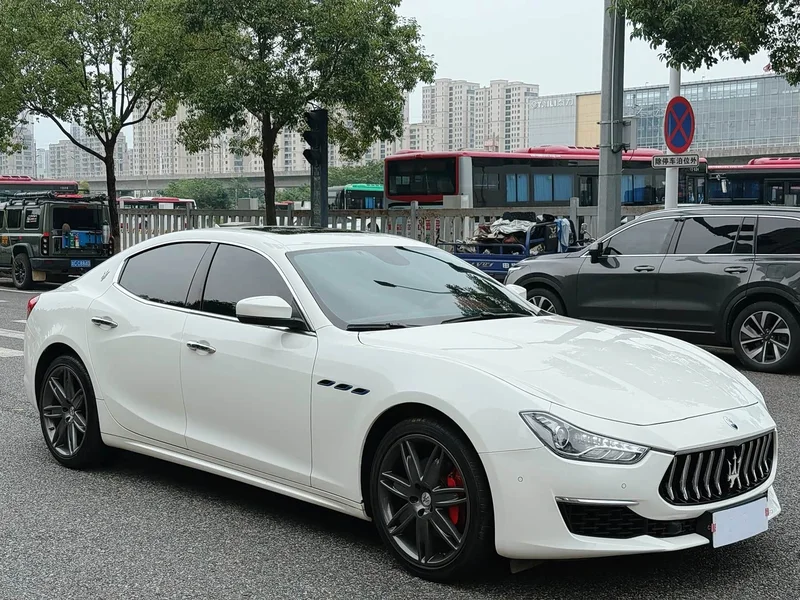 Maserati Ghibli — фото 1