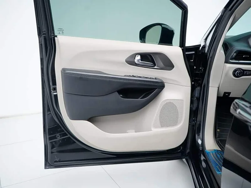 Jeep Grand Voyager — фото 14