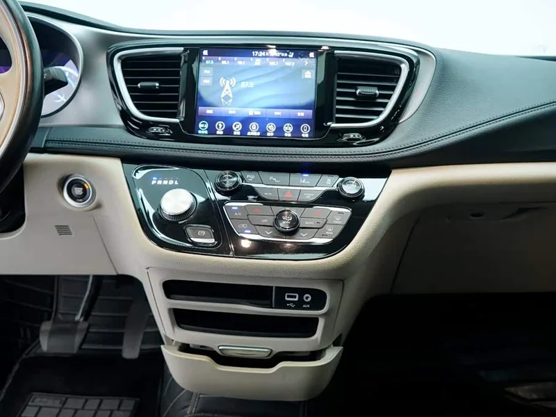Jeep Grand Voyager — фото 17