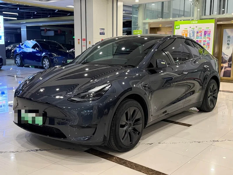 Tesla Model Y — фото 1