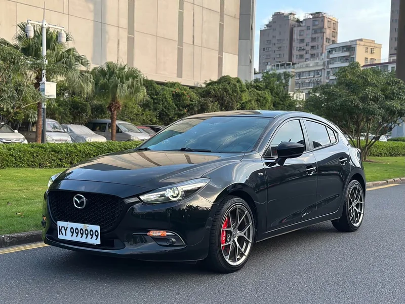 Mazda 3 Axela — фото 1