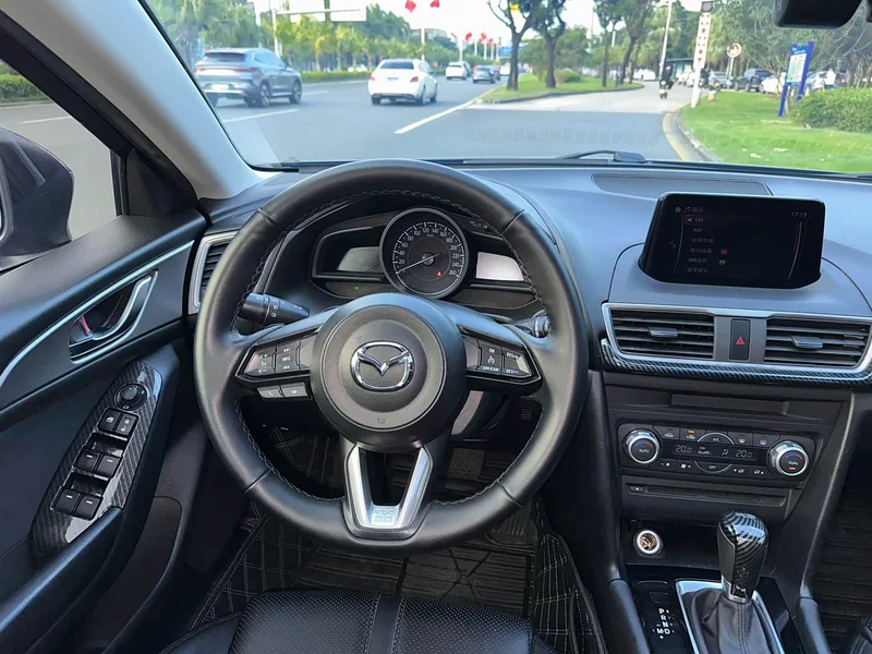 Mazda 3 Axela — фото 17