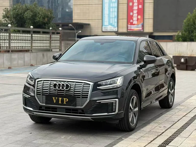 Audi Q2L e-tron — фото 1