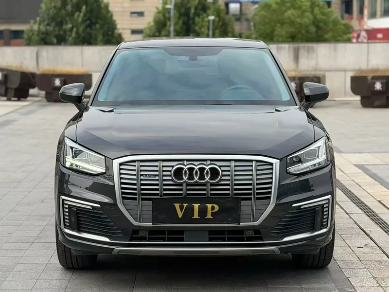 Audi Q2L e-tron — фото 2