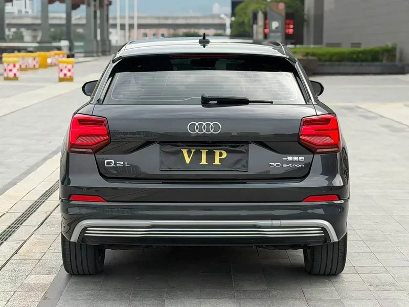 Audi Q2L e-tron — фото 5