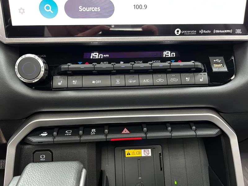 Toyota Tundra — фото 15