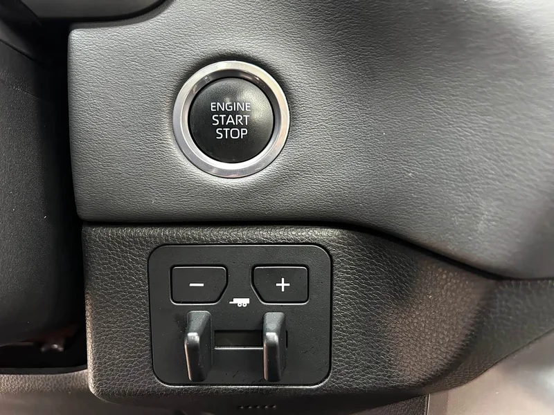Toyota Tundra — фото 16