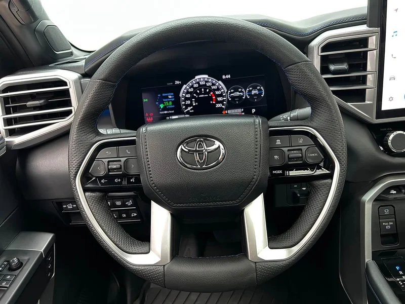Toyota Tundra — фото 20