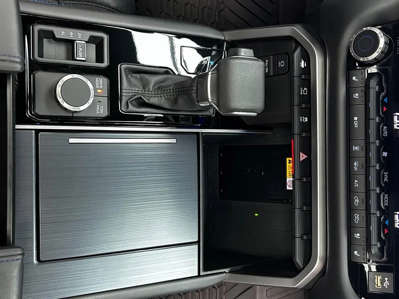 Toyota Tundra — фото 22