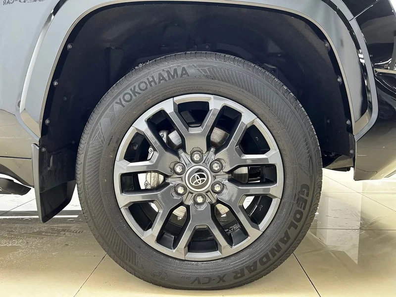 Toyota Tundra — фото 30