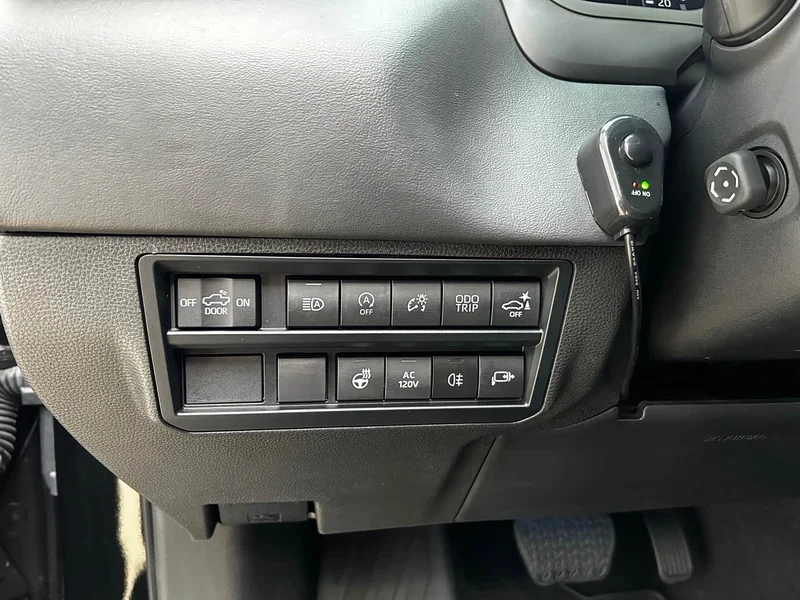 Toyota Tundra — фото 8