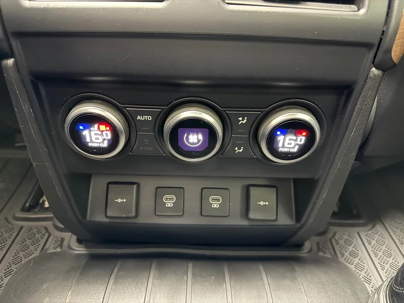 Land Rover Defender — фото 15