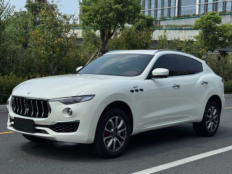 Maserati Levante — фото 1