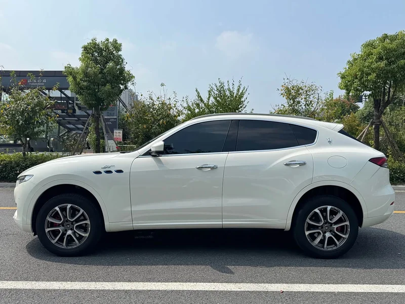 Maserati Levante — фото 13
