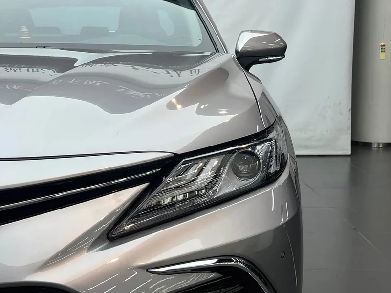 Toyota Camry — фото 2