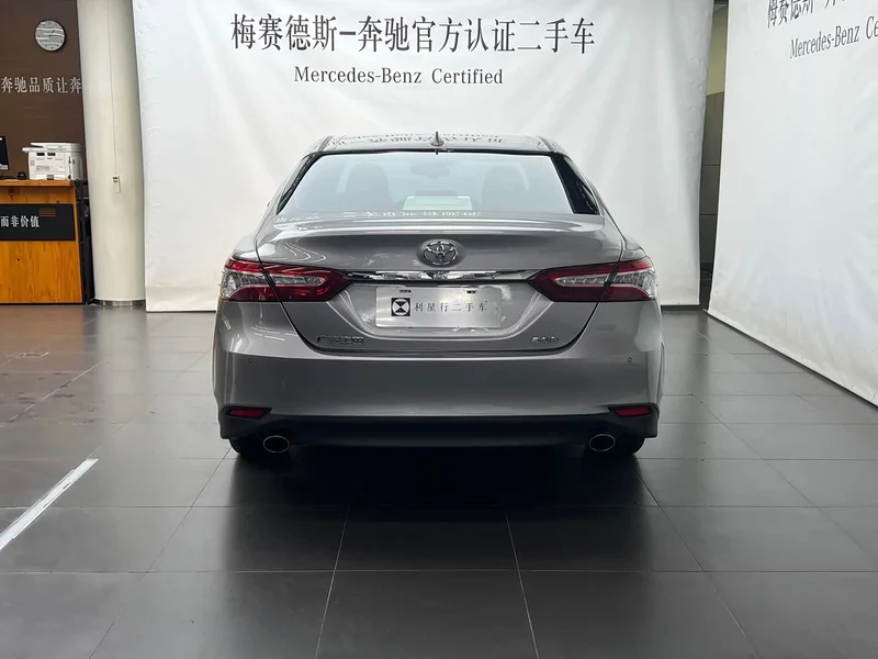 Toyota Camry — фото 5