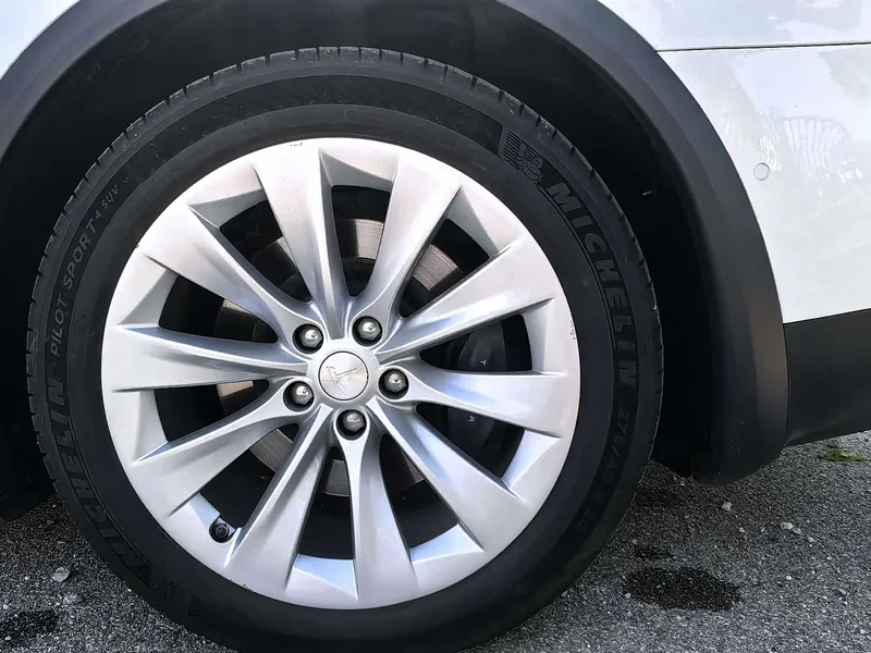 Tesla Model X — фото 13