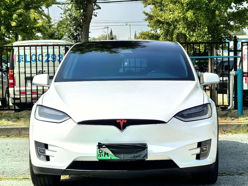 Tesla Model X — фото 2