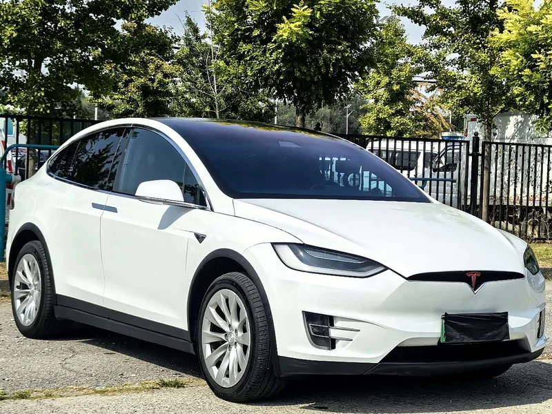 Tesla Model X — фото 3