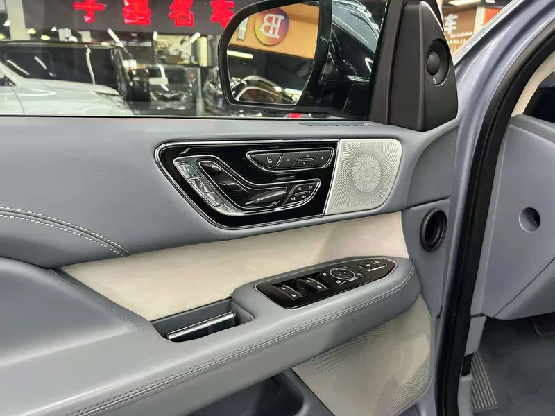 Lincoln Navigator — фото 11