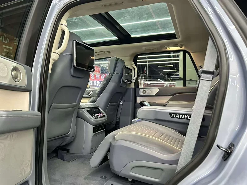 Lincoln Navigator — фото 12