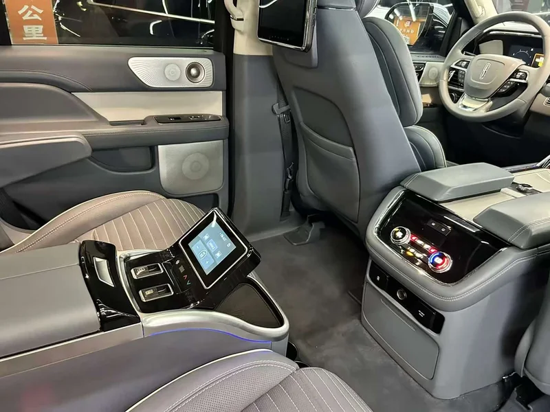 Lincoln Navigator — фото 16