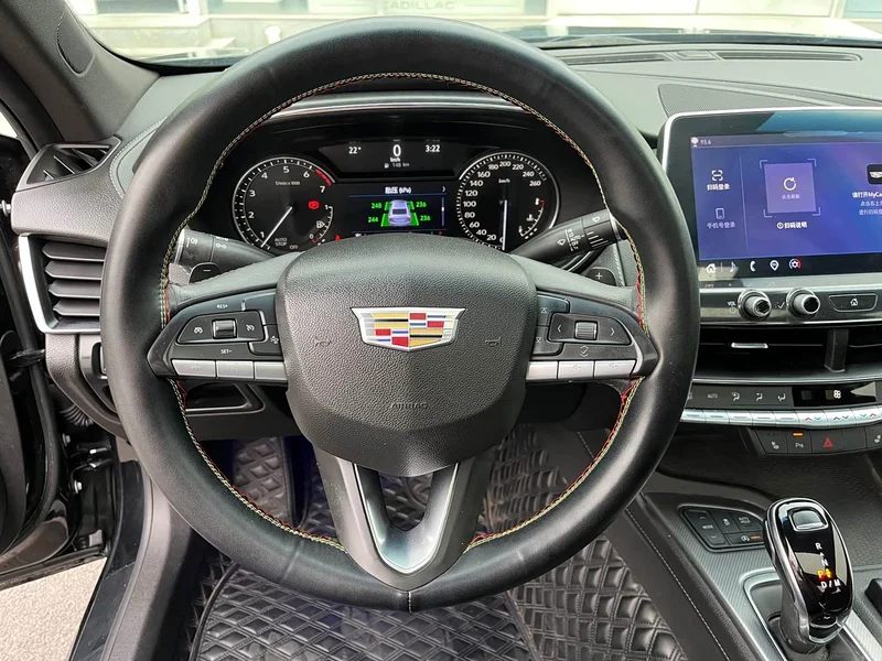 Cadillac CT5 — фото 7