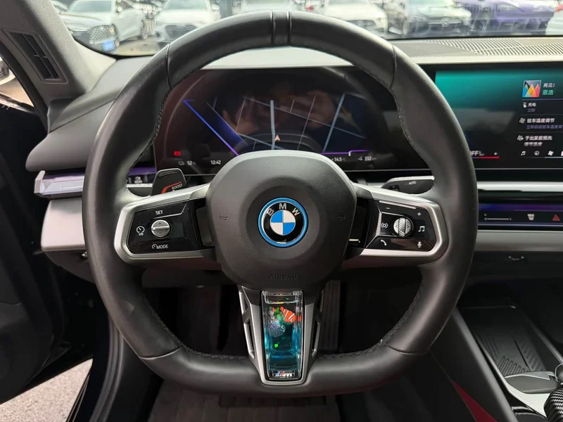 BMW i5 — фото 10
